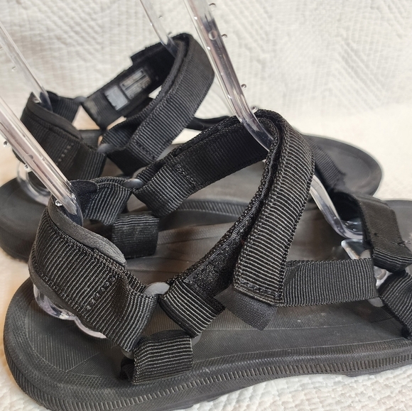Teva men's size 13 black velcro strap sandals. - Picture 13 of 16